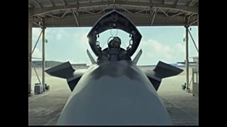 China exhibe sus nuevos aviones J20