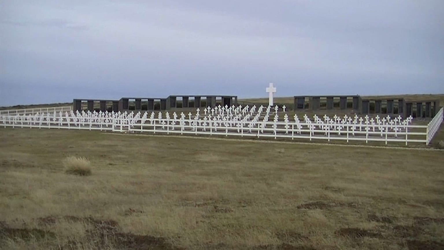 Guerre des Malouines : des familles argentines rendent hommage à un officier britannique
