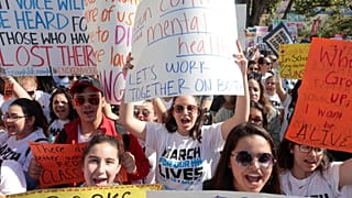 ΗΠΑ: Στους δρόμους οι μαθητές ενάντια στα όπλα