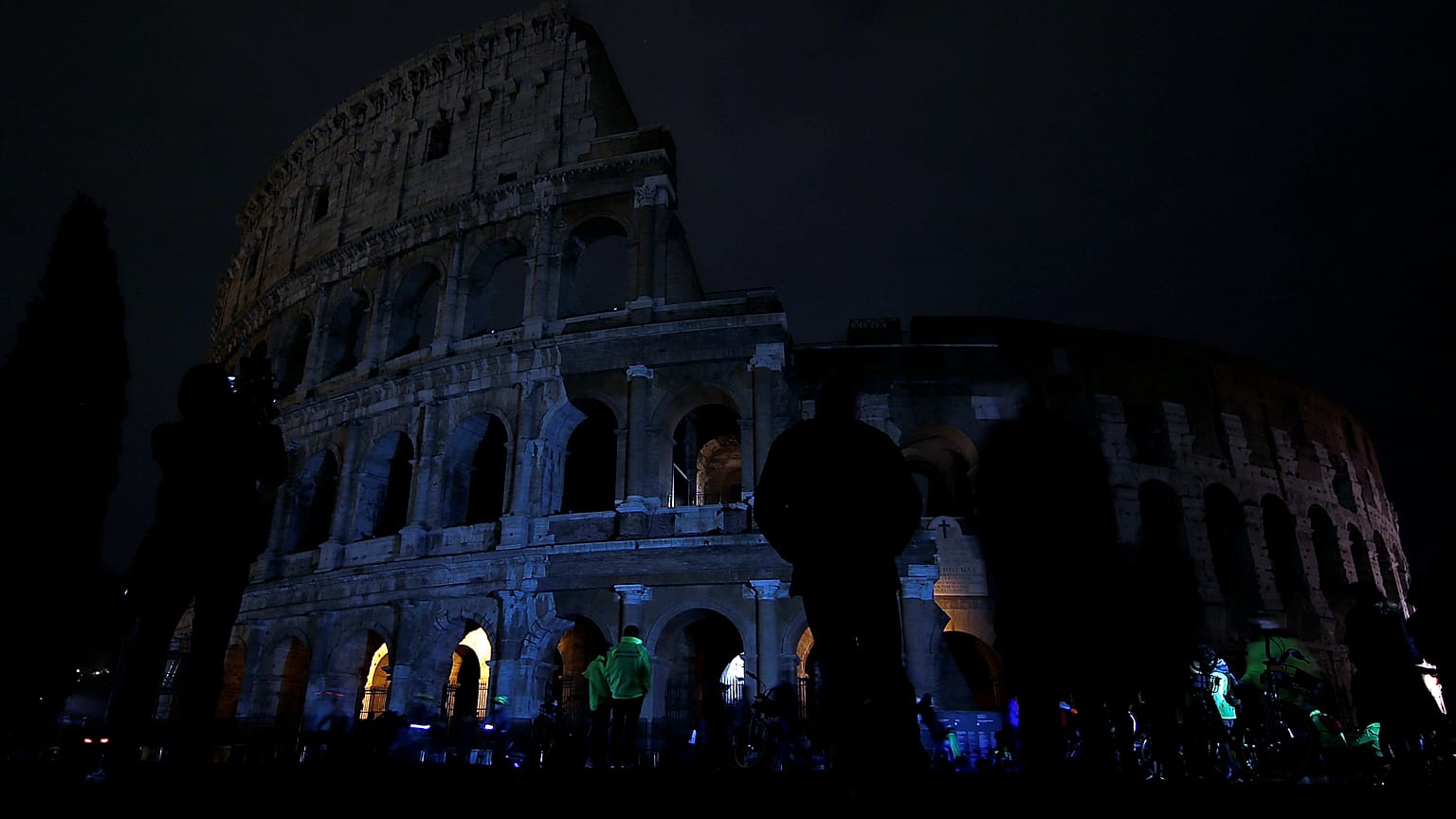 Il Colosseo al buio per "l'ora della Terra"