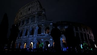 Il Colosseo al buio per "l'ora della Terra"