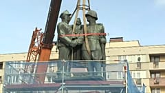 Elbontottak egy szovjet emlékművet Lengyelországban