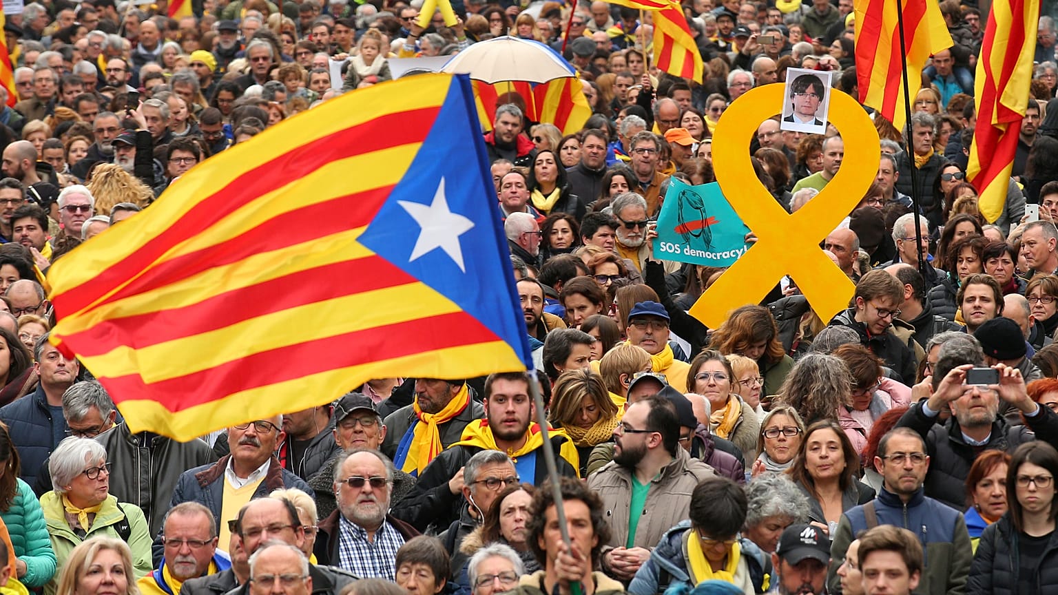 Manifestation à Barcelone pour soutenir Puigdemont