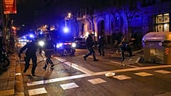 Clashes in Barcelona after Catalan leader Carles Puigdemont is held