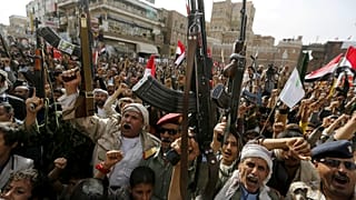   حوثی‌ها در راهپیمایی عظیم: موشک جواب حملات هوایی است