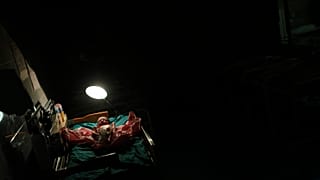 Un bébé juste après sa naissance dans une maternité