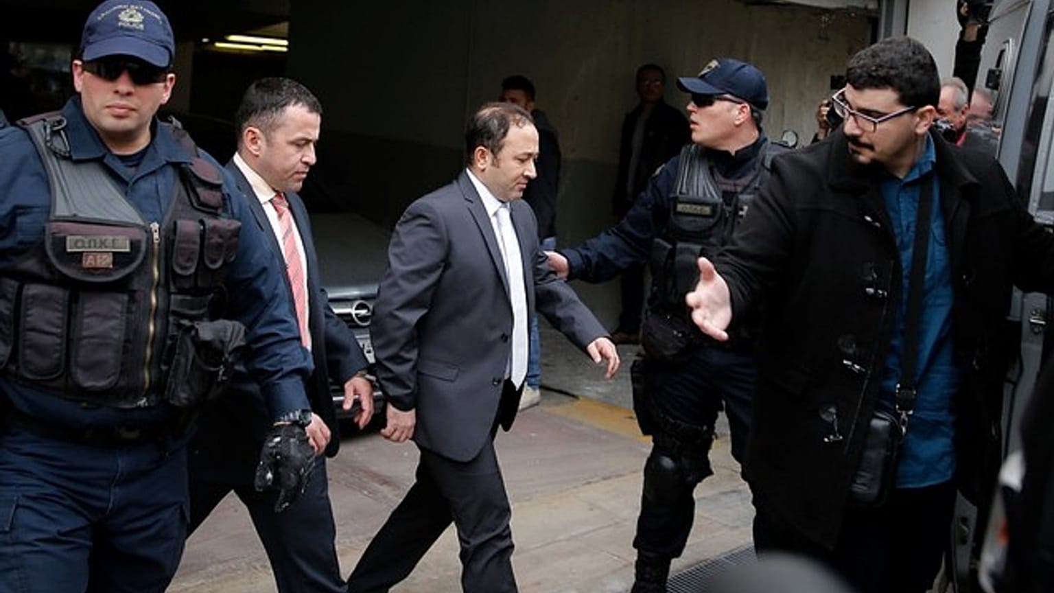 Ελλάδα: Tρίτοι οι Τούρκοι στην χορήγηση άδειας για «χρυσή βίζα»