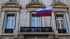 США высылают 60 российских дипломатов, ЕС - 30