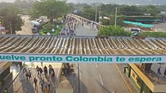 Venezuela exodus: thousands flock to Colombia in search of food and medicine