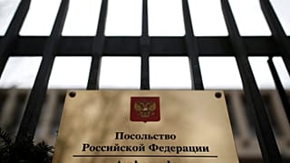 USA und halbe EU weisen russische Diplomaten aus