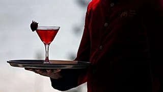 بعد طرده من العمل.. نادل يقول إن طبيعته الفرنسية سبب "قلة تهذيبه"