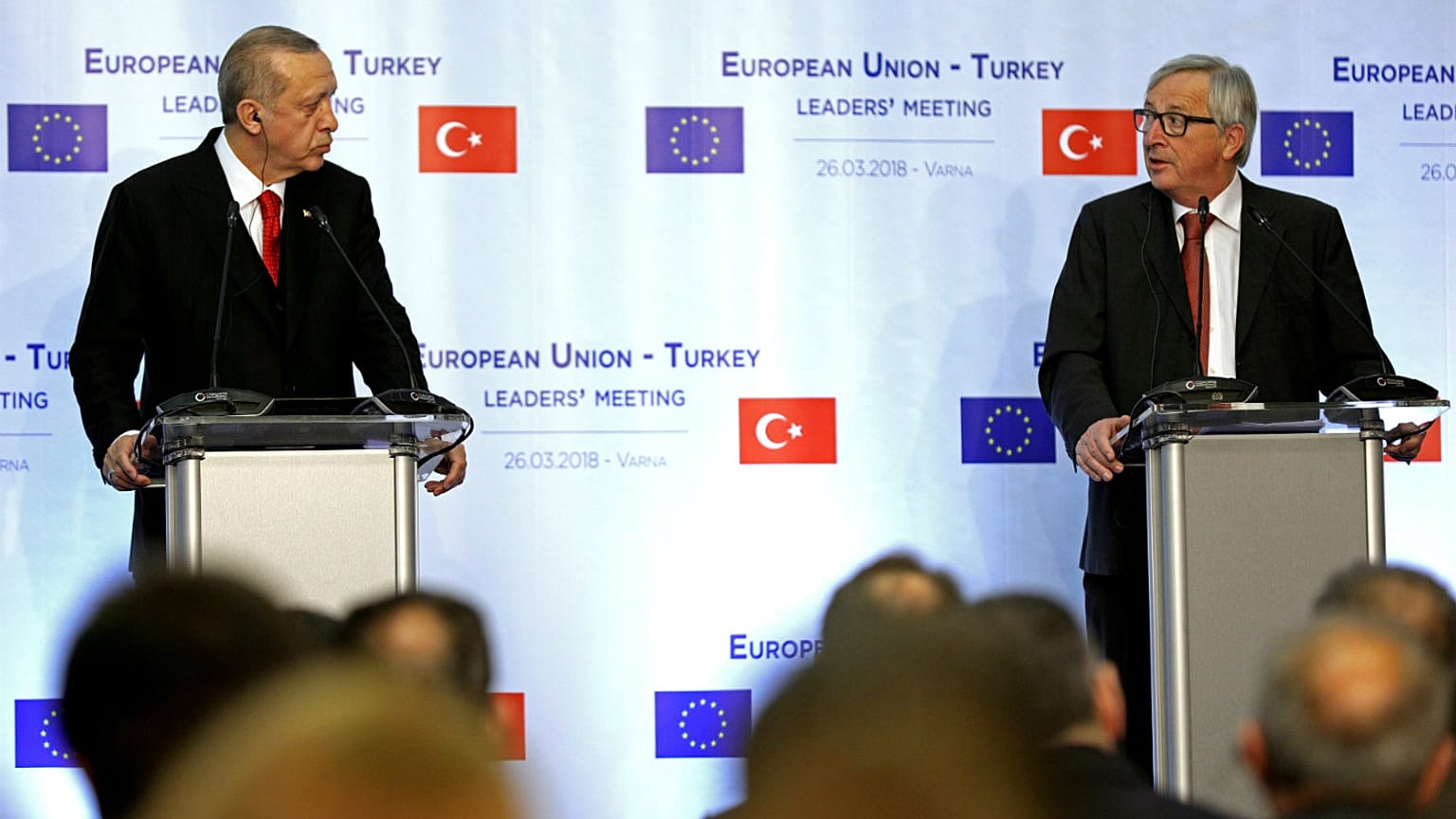 Juncker'den üyelik müzakerelerine devam sözü 