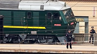 Comboio norte-coreano em Pequim sob o olhar atento das autoridades chinesas