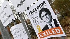 La solidarietà a Puigdemont all'esterno del carcere di Neumünster
