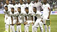 صورة  للاعبي المنتخب السعودي قبل مباراة في الرياض