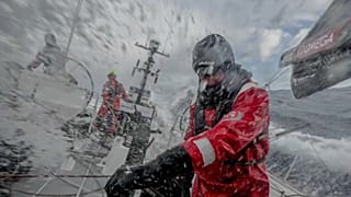 Volvo Ocean Race'de denizci kayboldu