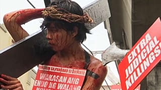 Protesto anti-Duterte inspirado na Semana Santa