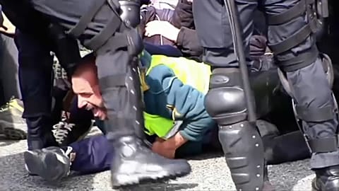 Catalan police break up pro-independence motorway protest 