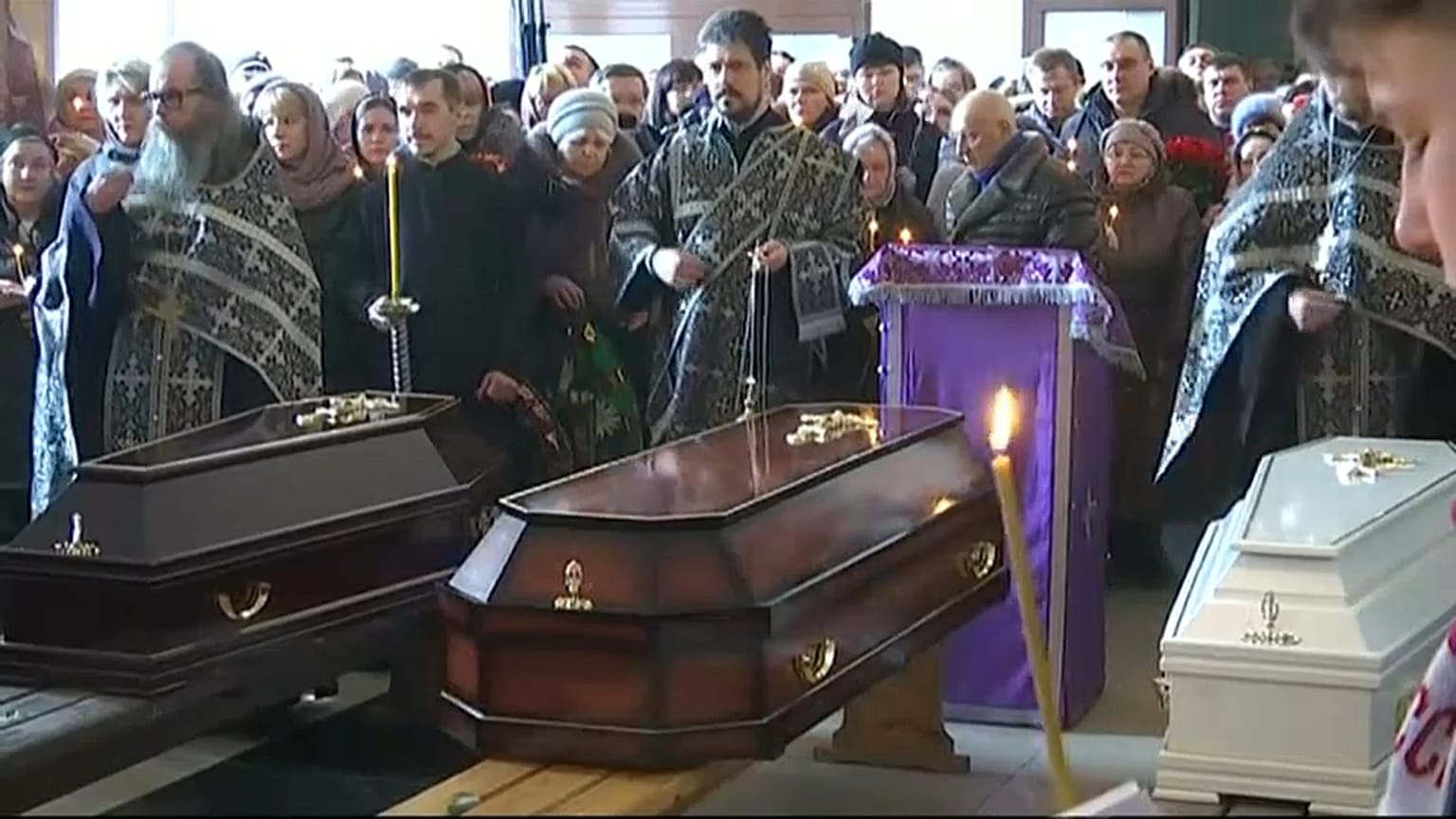 В Кемерове хоронят погибших детей