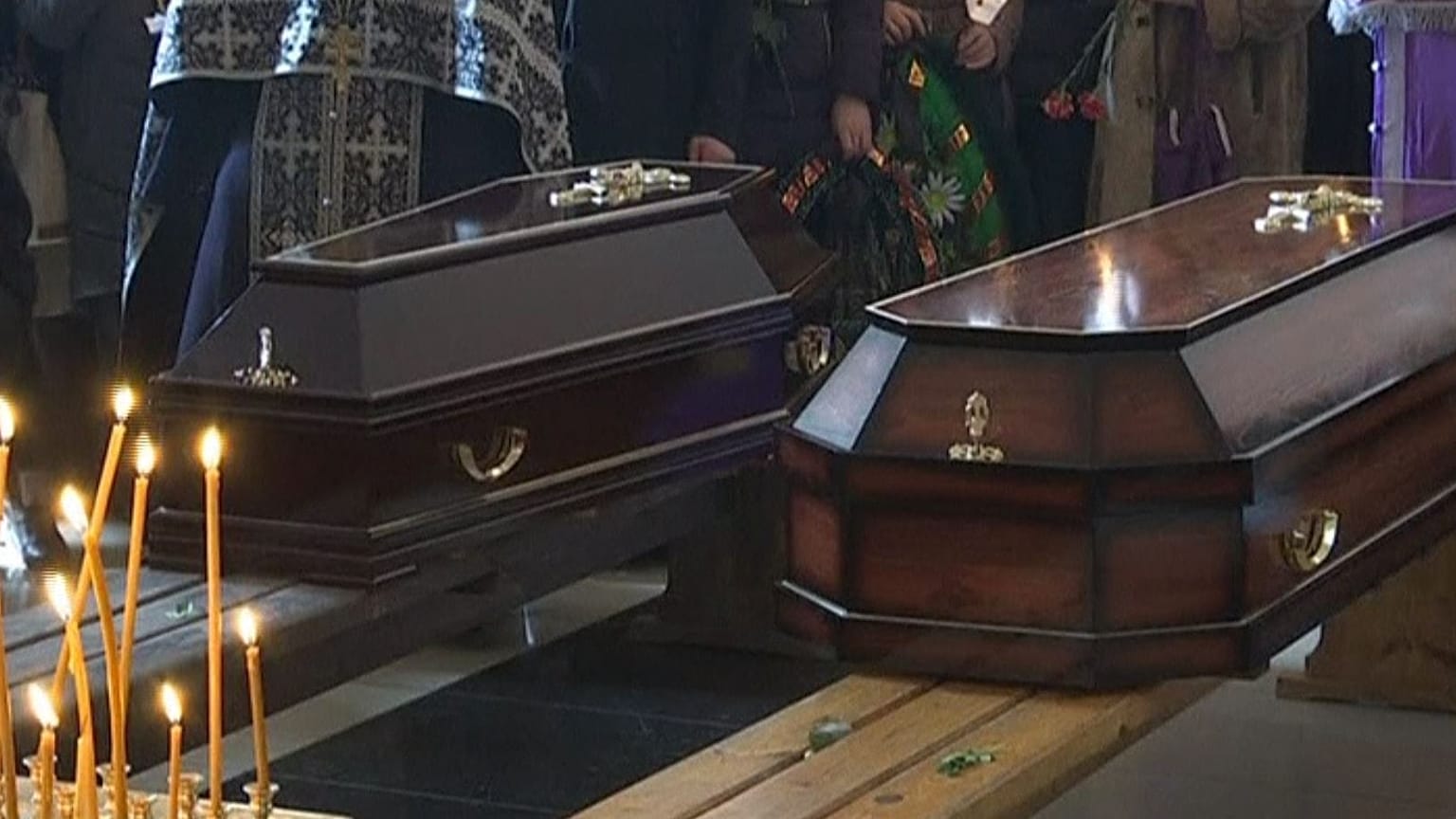 Hundreds attend funeral for three killed in Kemerovo mall fire