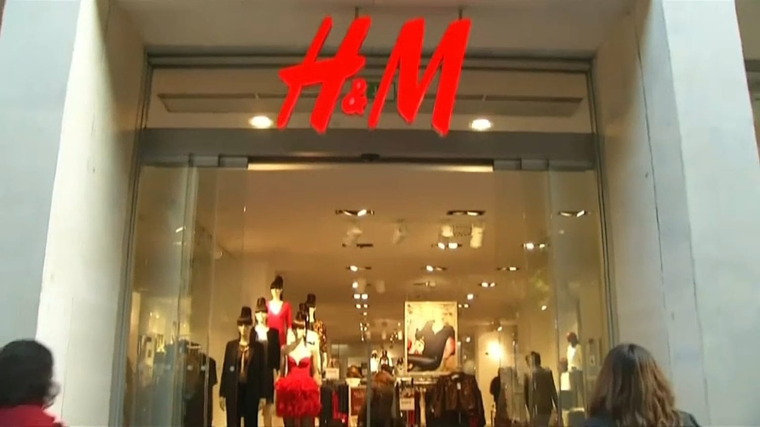 H&M in crisi: record di vestiti invenduti
