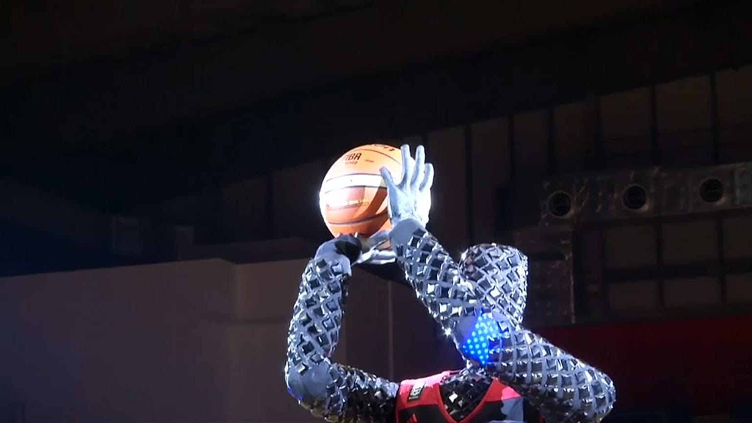 Eccovi Cue, la nuova stella (autodidatta) del basket