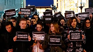 Menschen fordern Sicherheit in Kemerowo