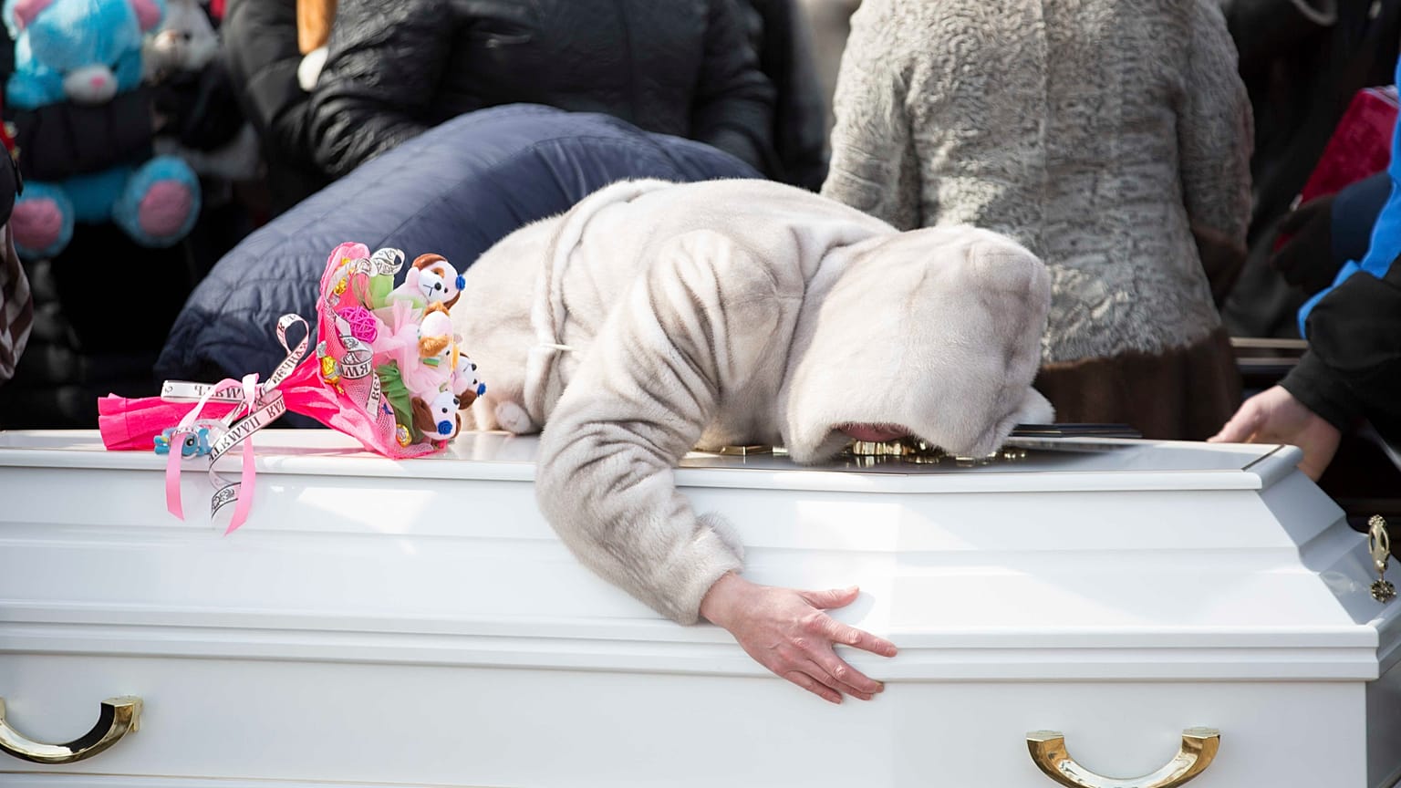 Emoção no funeral de três vítimas de Kemerovo