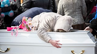 Emoção no funeral de três vítimas de Kemerovo