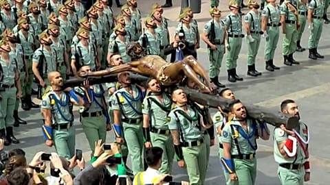 El Cristo de la Buena Muerte a hombros de la Legión en Málaga