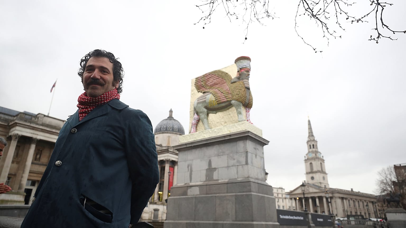London: Assyrischer Lamassu aus Sirupdosen schmückt Trafalgar Square