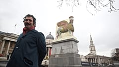 London: Assyrischer Lamassu aus Sirupdosen schmückt Trafalgar Square