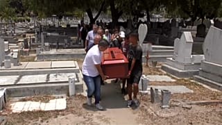 Funerales tras la masacre de 68 detenidos en Venezuela
