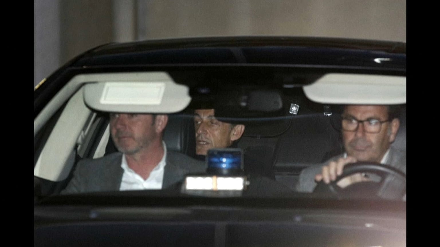 Sarkozy: gli avvocati ricorrono contro il rinvio a giudizio