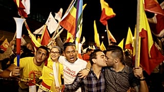 Los partidarios del candidato presidencial del Carlos Alvarado.