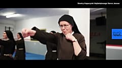 Las "monjas boxeadoras" polacas que quieren renovar su orfanato 