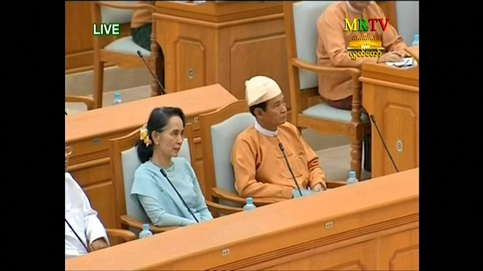 Myanmar: giura il neo presidente ma la leader è Aung San SuuKyi 