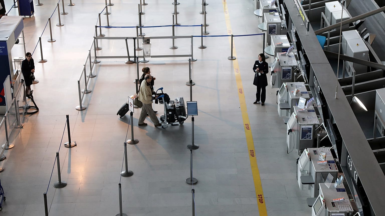 Greves deixam passageiros em terra