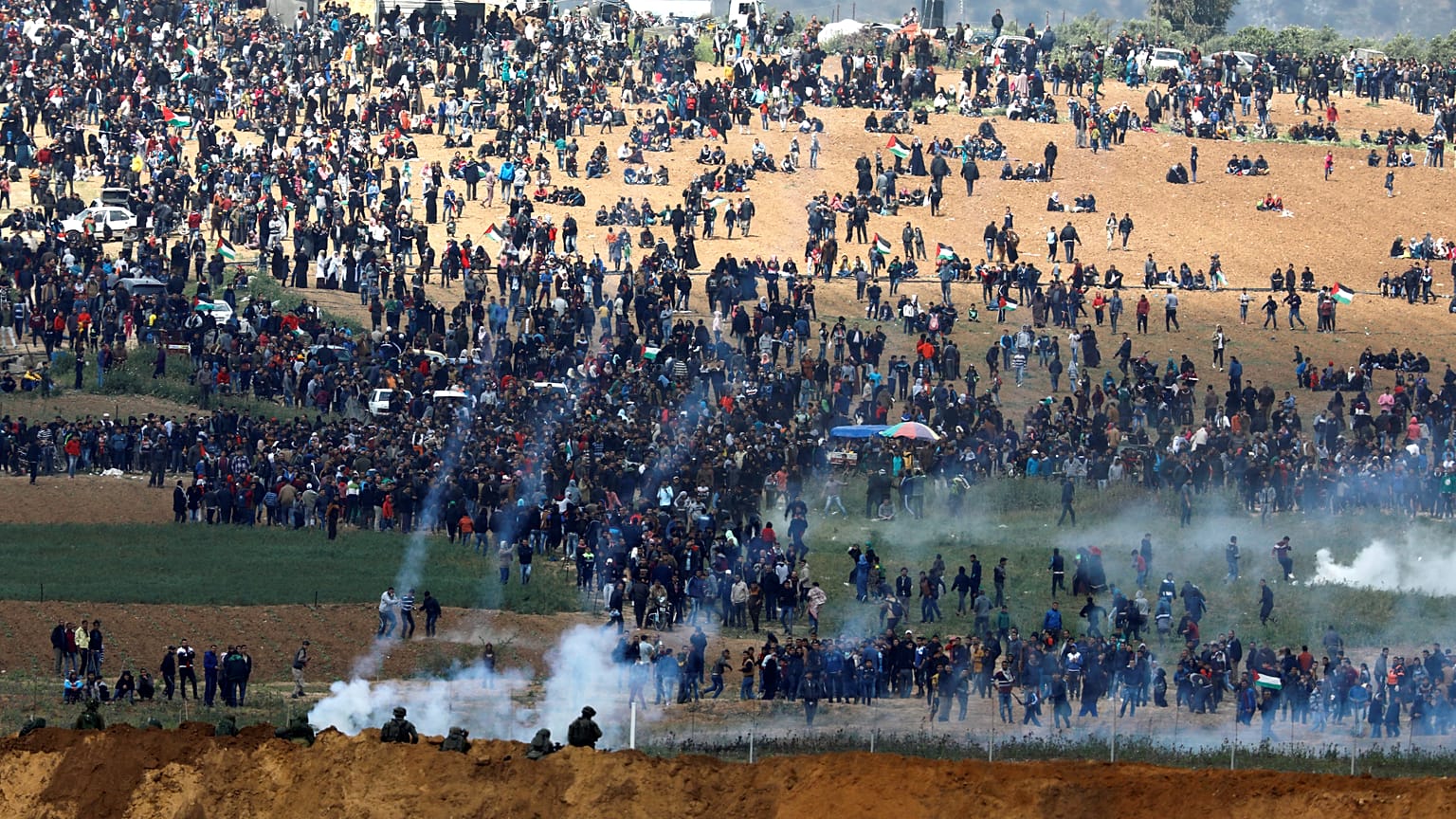 إضراب شامل في الأراضي الفلسطينية عقب مقتل 17 شخصا في مسيرة العودة الكبرى 