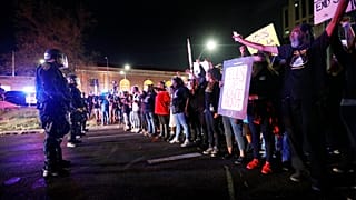 6 der 20 Schüsse in den Rücken - Proteste für Stephon Clark (22†)