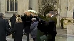 Végső búcsú Stephen Hawkingtól