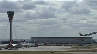 Egyre mélyebben a brit-orosz viszony