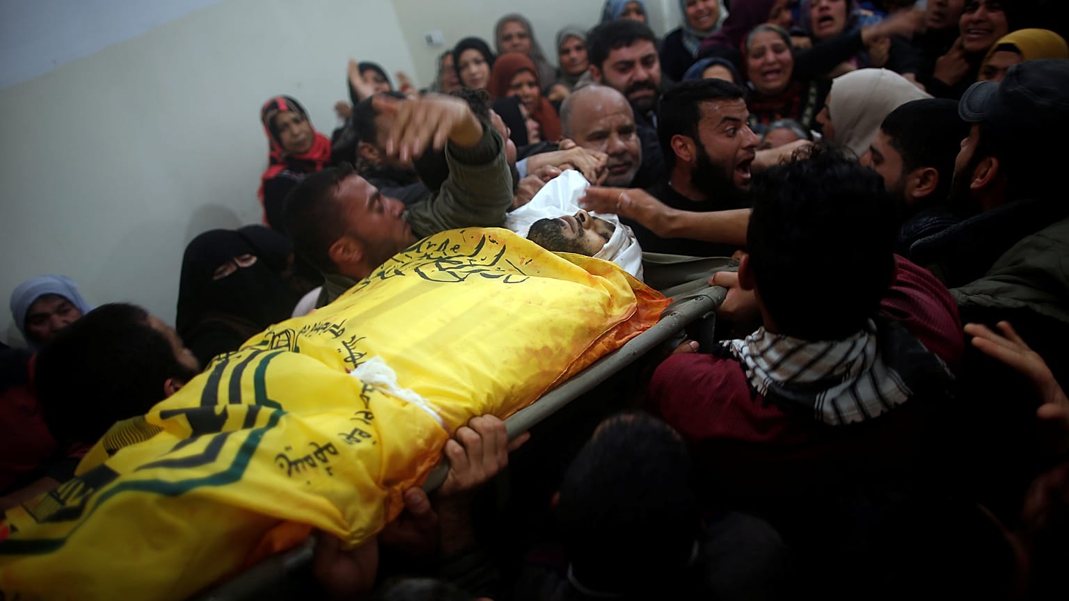 Les Palestiniens enterrent leurs morts