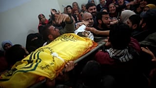 Les Palestiniens enterrent leurs morts