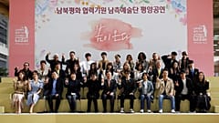 North Korea's Kim Jong Un watches South Korean pop group in Pyongyang