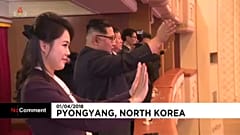 Az észak koreai diktátor a déli művészek előadásán