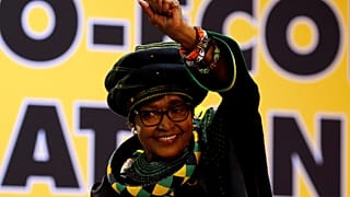 Muere Winnie Madikizela-Mandela, exmujer de Nelson Mandela