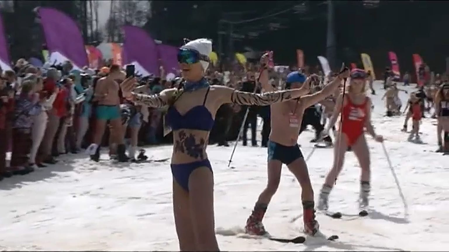 اسکی با مایو و بیکینی در روسیه