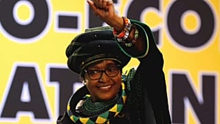 È morta Winnie la moglie di Mandela