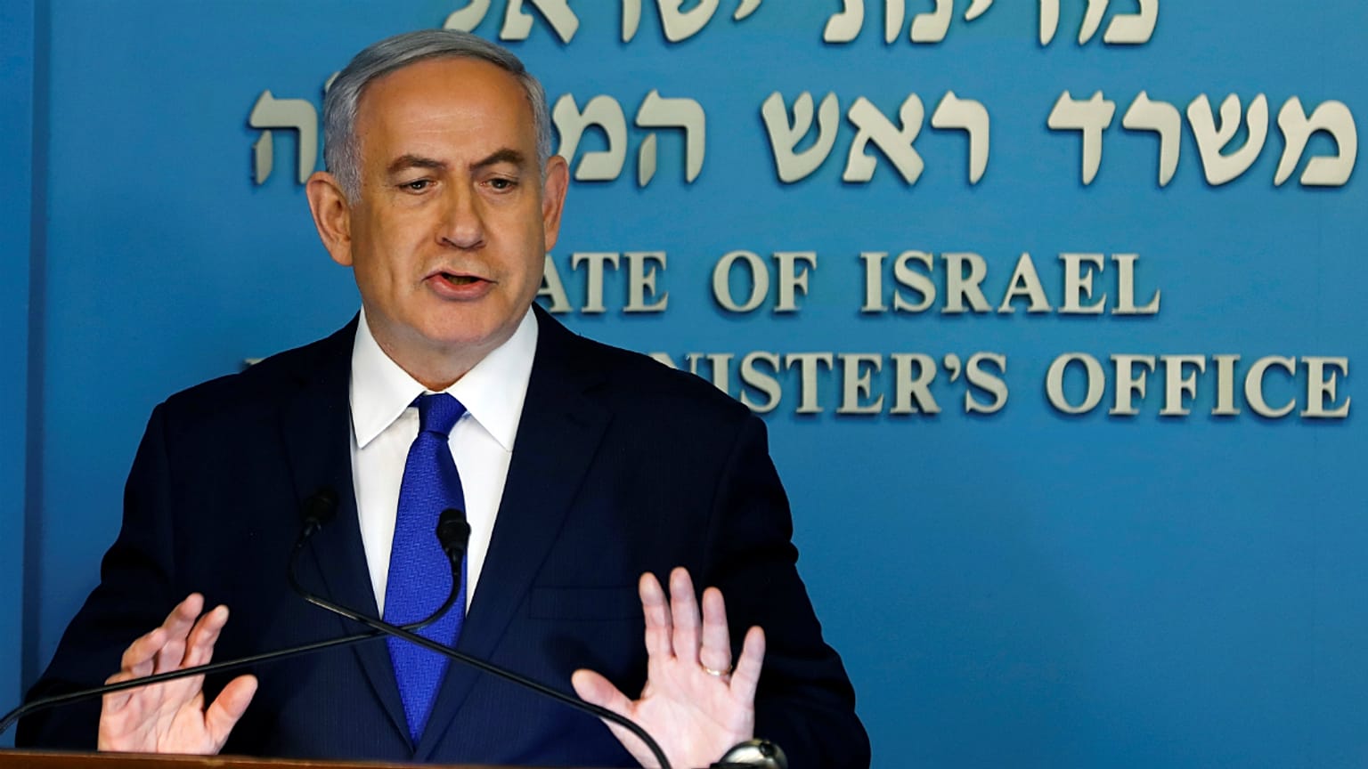 Benjamin Netanyahu esta segunda-feira em conferência de imprensa 